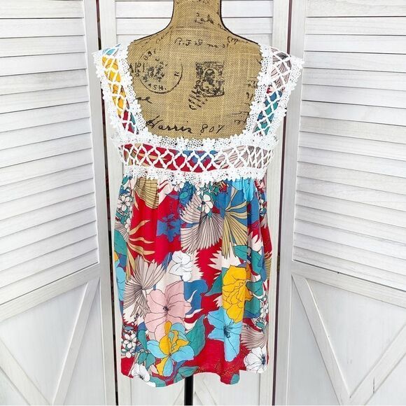See and Be Seen Floral Crochet Neck Sleeveless Tank Top Red Multi Medium - Picture 4 of 11